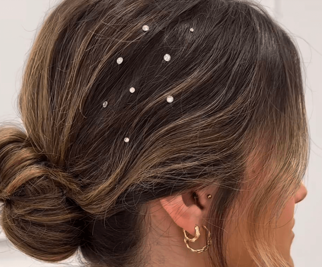 peinados con perlas y brillantes en el pelo